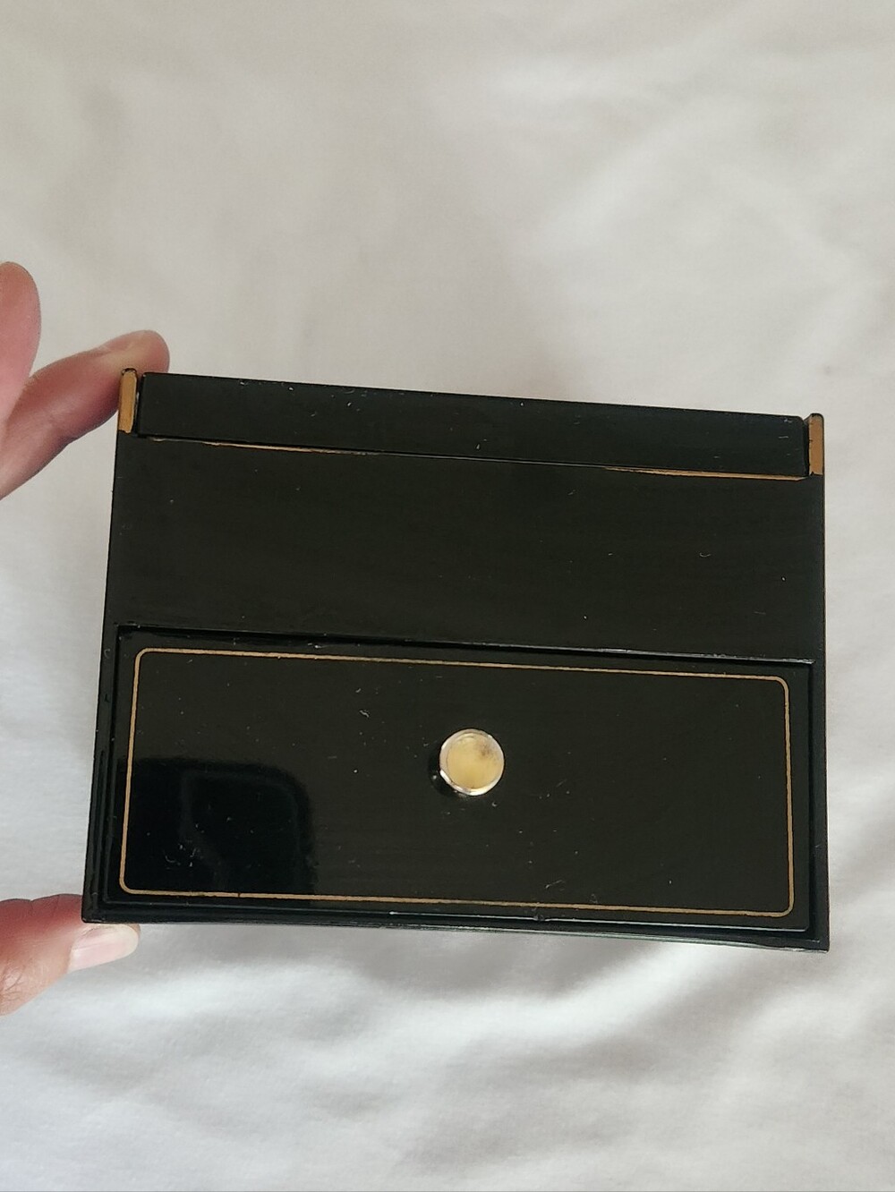 Japanese Black Lacquered Jewelry Box With Iris Detail - Picture 14 of 16
